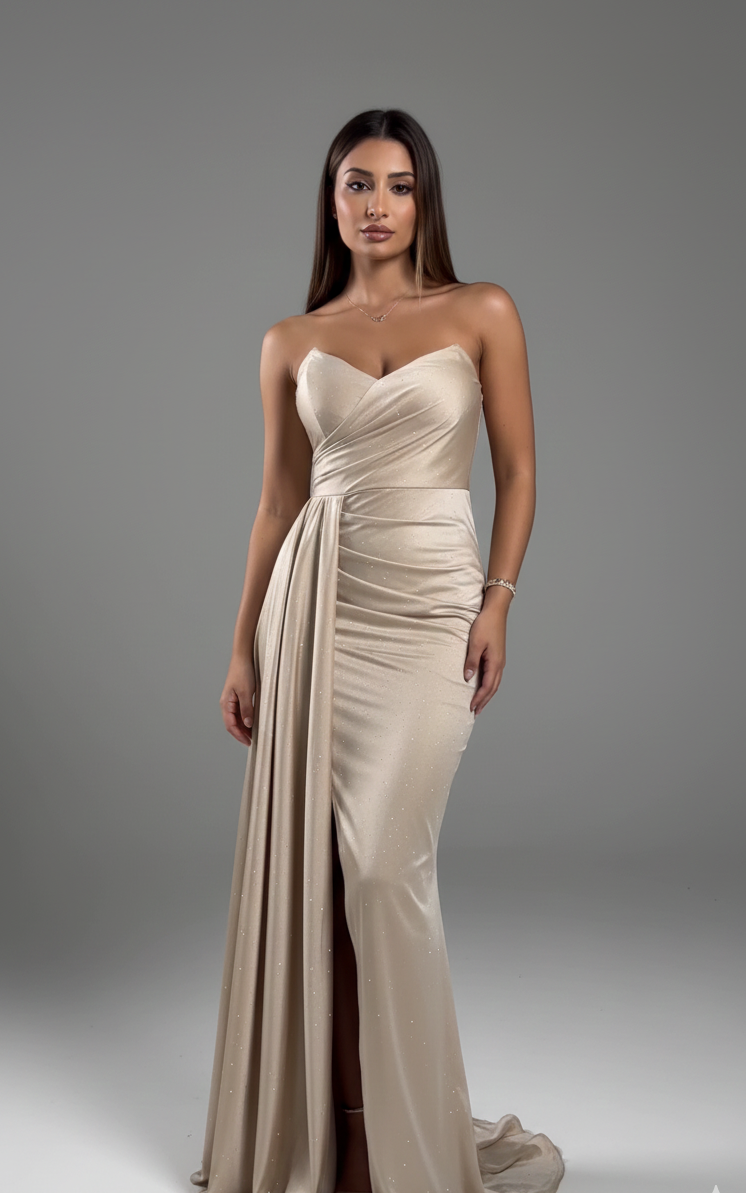 Сатенена рокля с камъчета