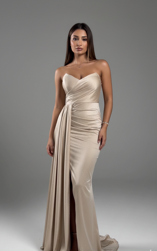 Сатенена рокля с камъчета