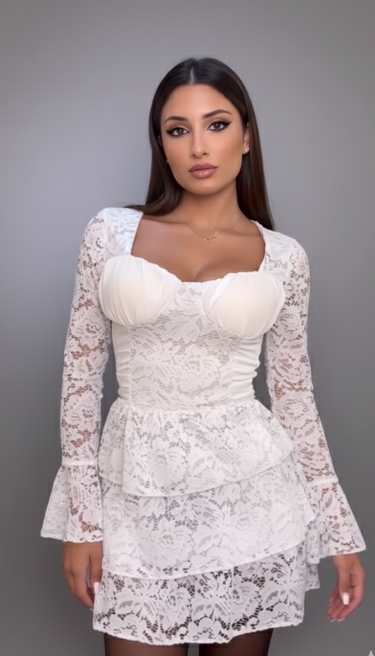 Дантелена рокля