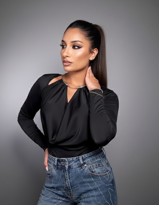 Блуза със златен елемент