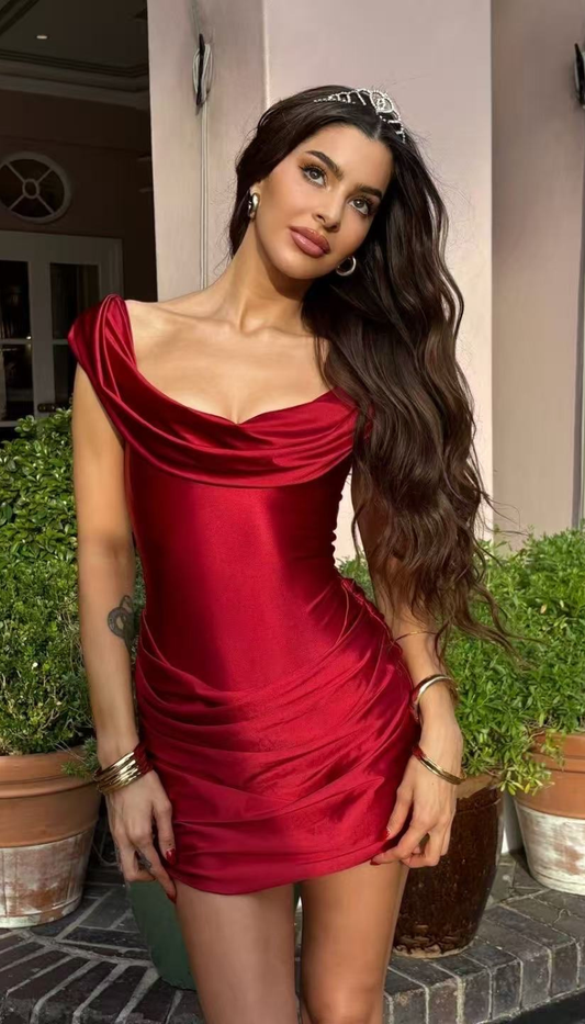 Къса сатенена рокля