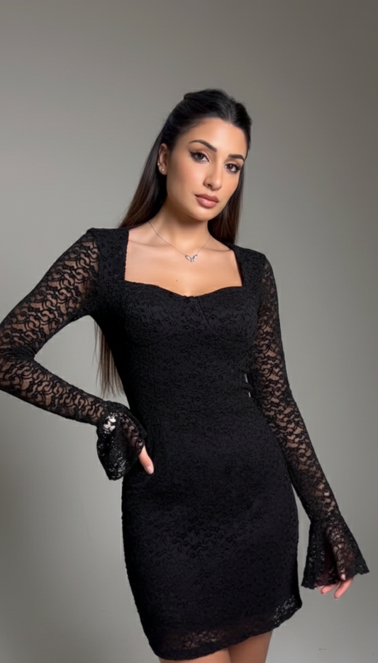 Дантелена рокля