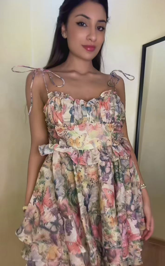 Флорална рокля с волани