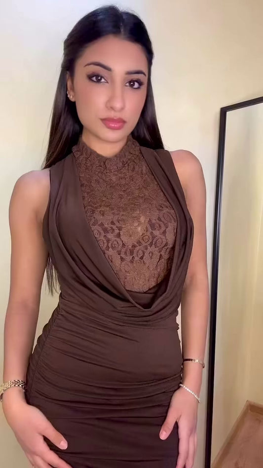 Ефектна рокля с дантелно бюстие