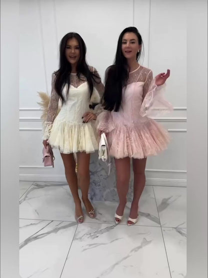 Рокля с нежна дантела